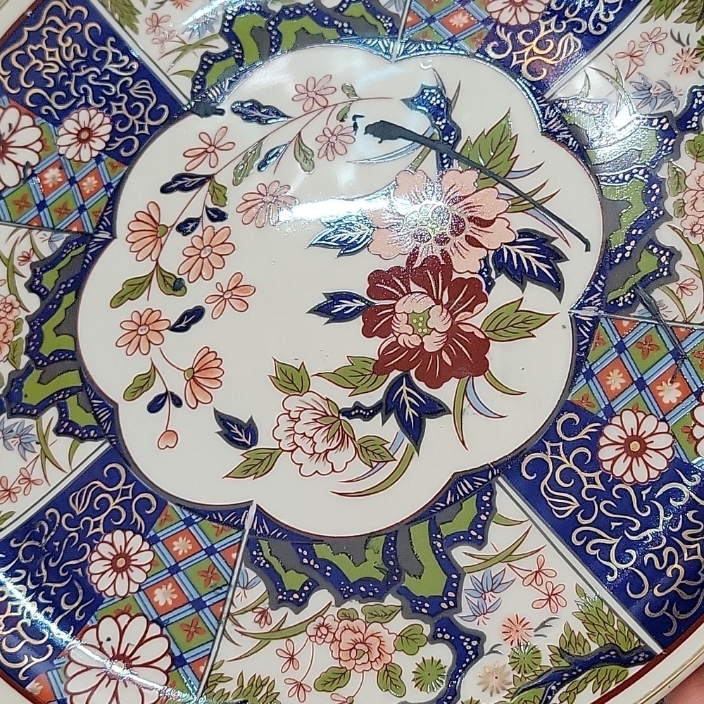 JAPANESE IMARI FLORAL DECORATIVE PLATE - Picture 2 of 5
